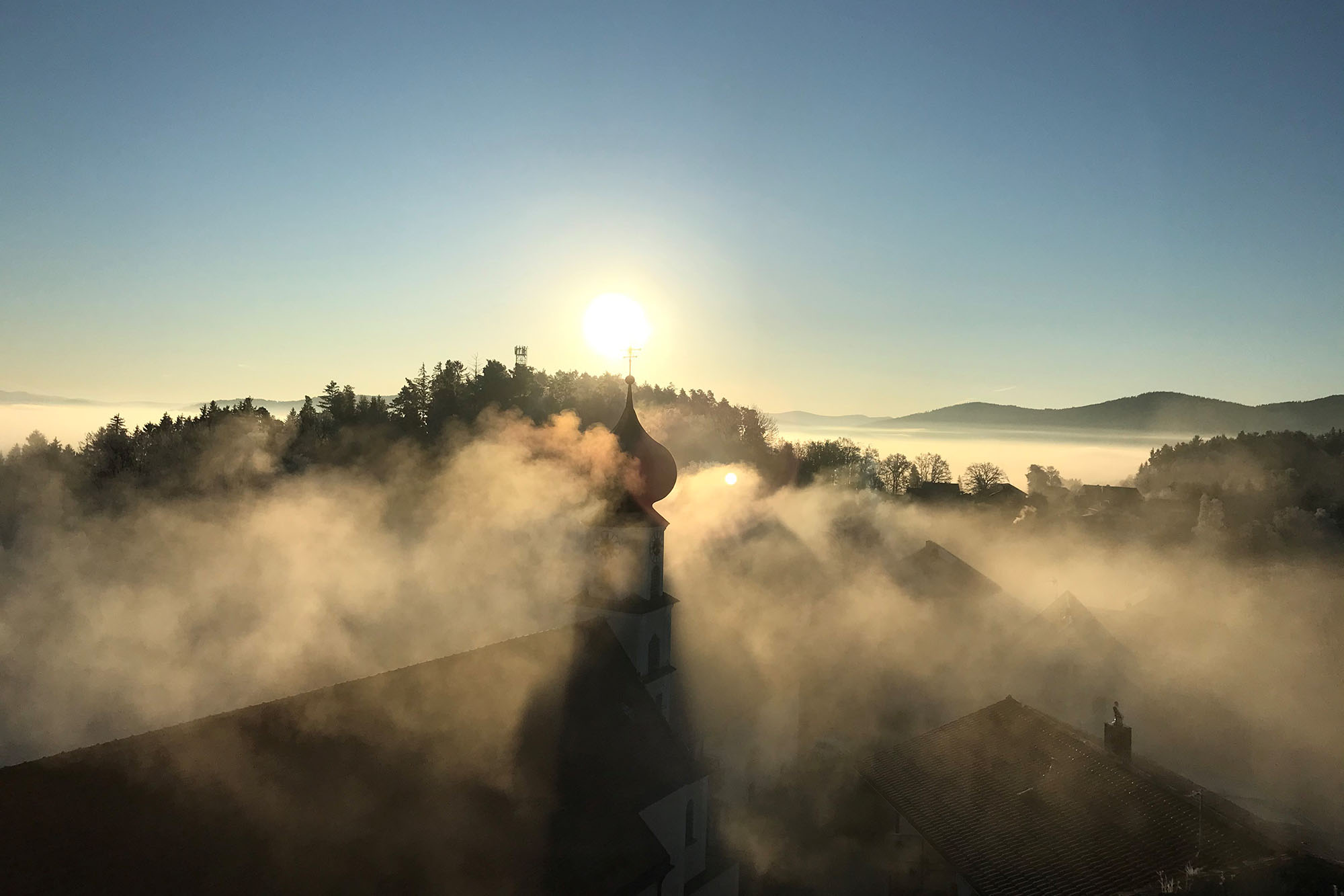 Kirche-Herbst-Nebel_2